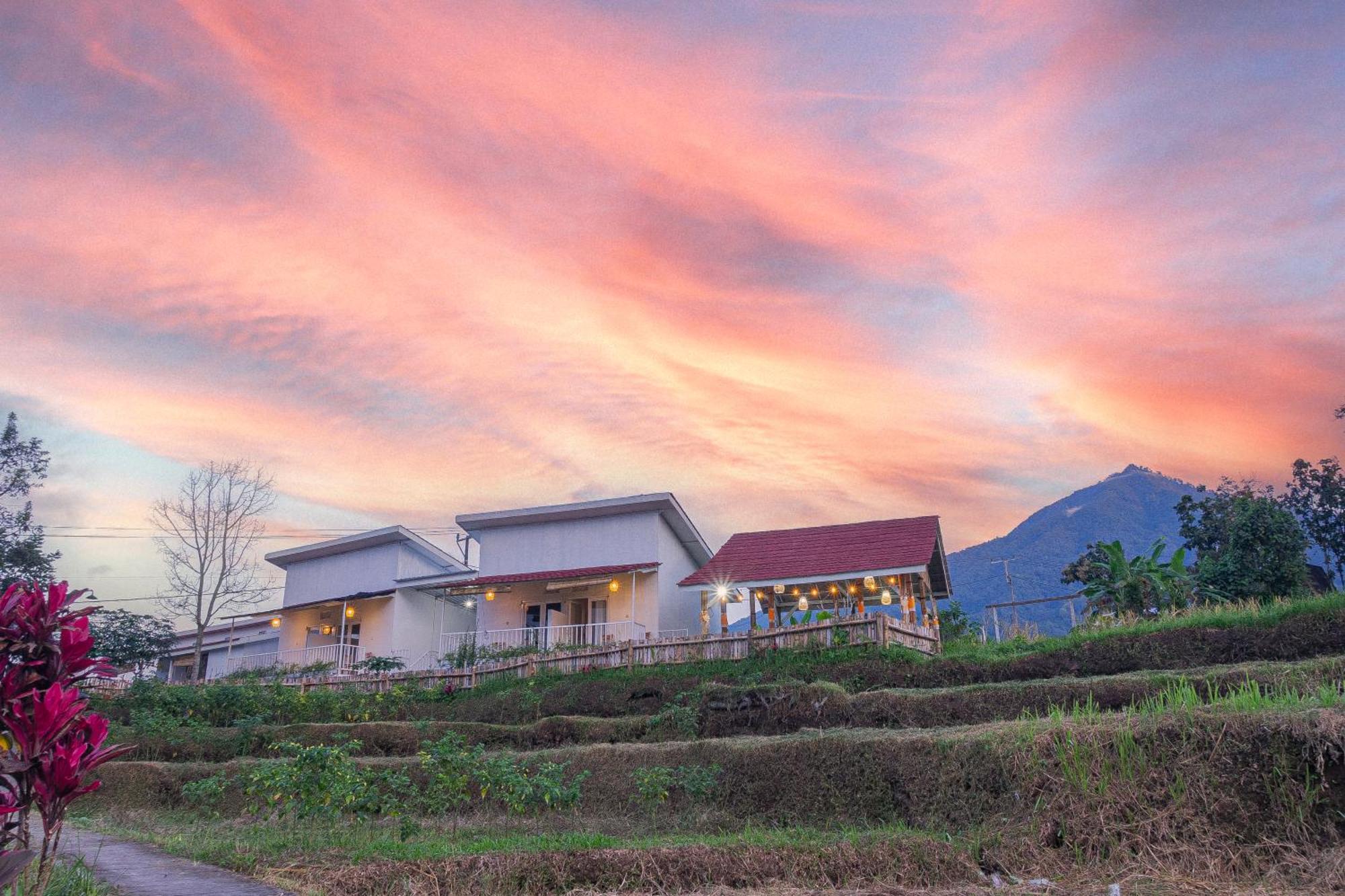 Santya Loka Lodge & Twin Waterfall Jatiluwih Esterno foto