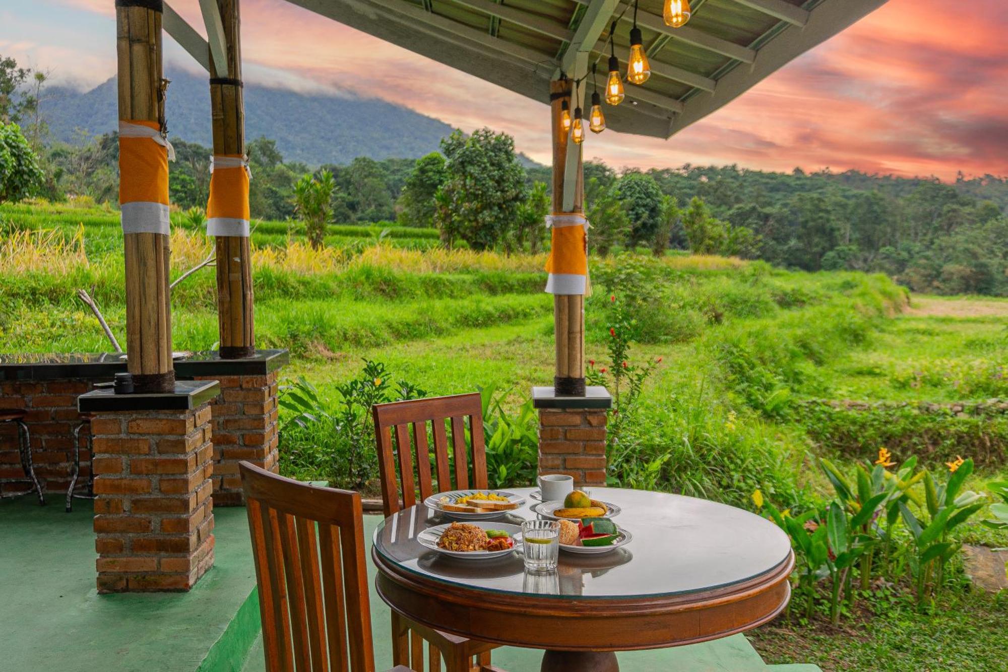 Santya Loka Lodge & Twin Waterfall Jatiluwih Esterno foto