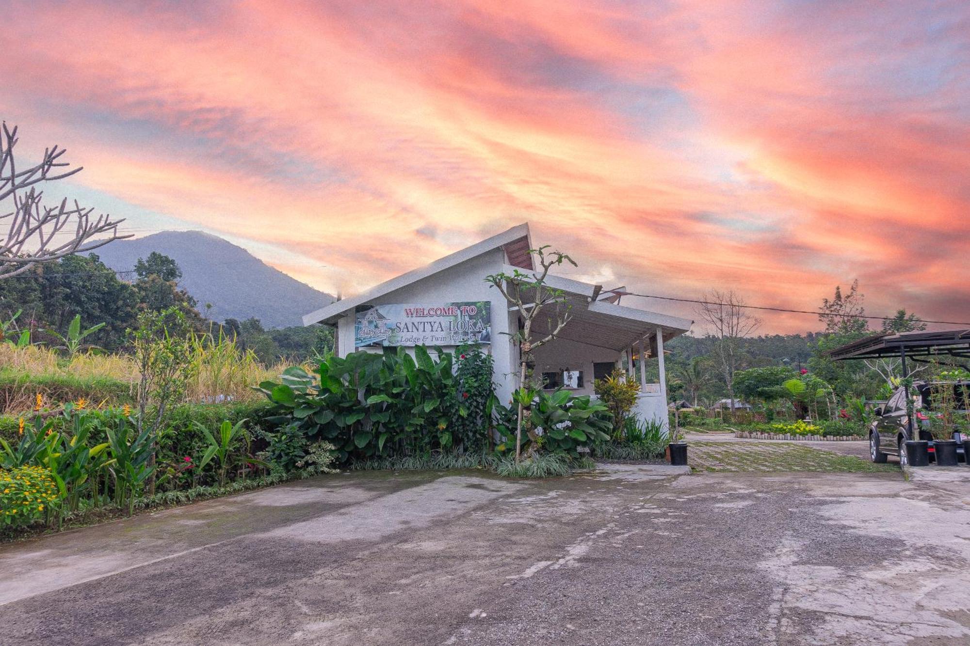 Santya Loka Lodge & Twin Waterfall Jatiluwih Esterno foto