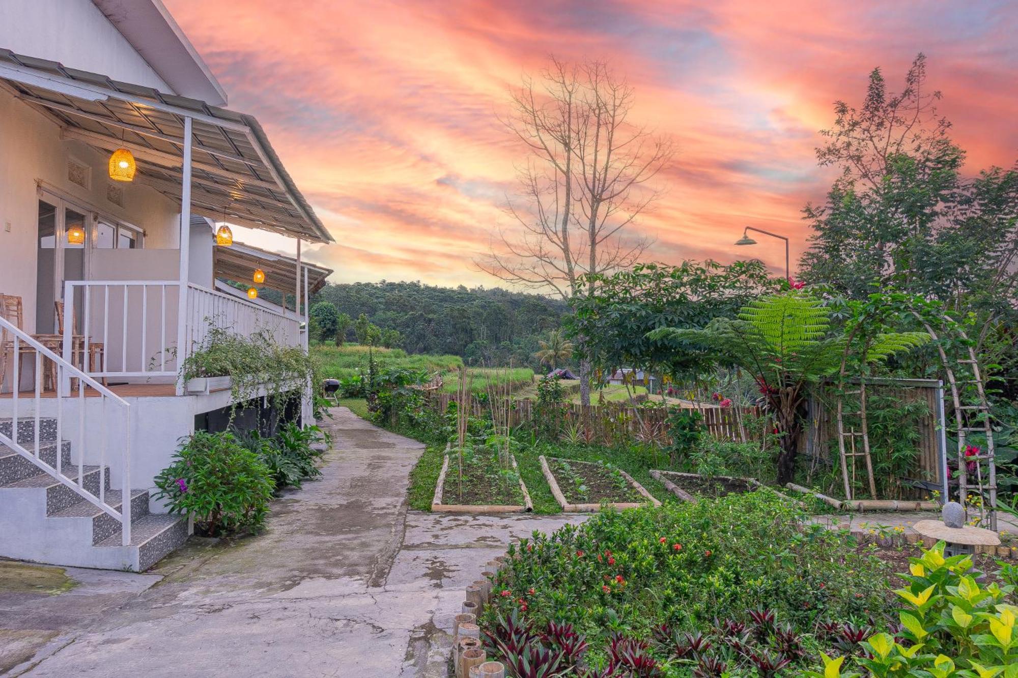 Santya Loka Lodge & Twin Waterfall Jatiluwih Esterno foto